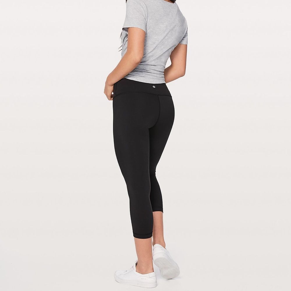 LULULEMON BLACK WUNDER UNDER CAPRI / CROP - Picture 3 of 8